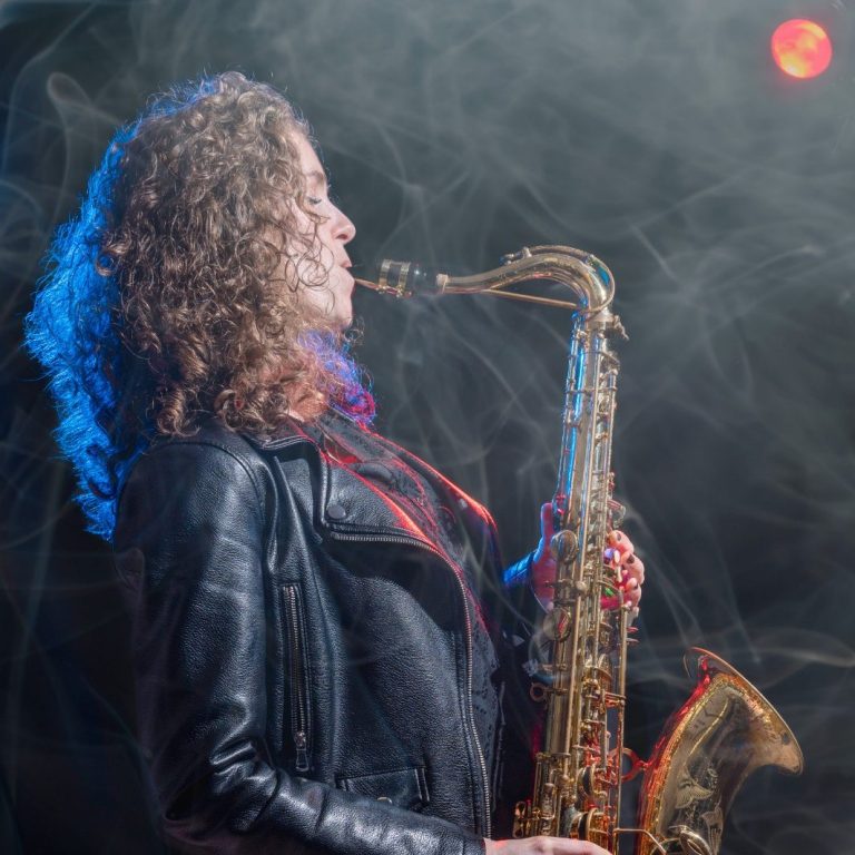 KirstenSax act